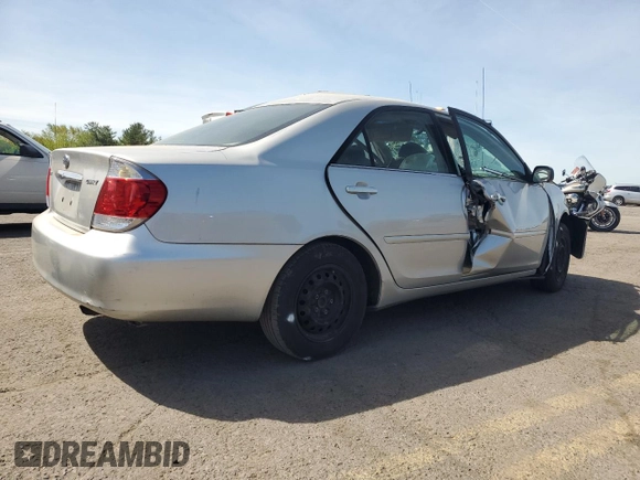 2005 Toyota Camry STD z VIN 4T1BE32K25U091780, wystawiony jako Copart lot #55323955 z przebiegiem Nie podano mil oraz Szkoda całkowita • Salvage title. Historia ofert i sprzedaży dostępna na DreamBid. Obrazek 3.