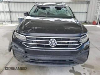 2024 Volkswagen Tiguan SE z VIN 3VV3B7AX5RM124854, wystawiony jako Copart lot #63654575 z przebiegiem 28 495 mil mil oraz Czysty tytuł • Clean title. Historia ofert i sprzedaży dostępna na DreamBid. Obrazek 5.