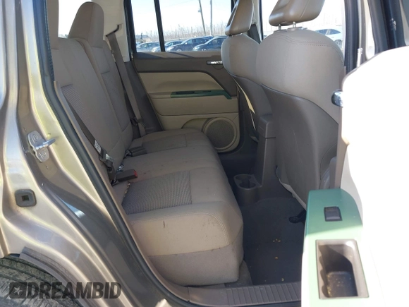 2008 Jeep Patriot Sport with VIN 1J8FF28W68D597262, listed as a IAAI auction lot 41835386 with 120,266 mi miles. Bid and sale history available at carsss.com. Image 8.
