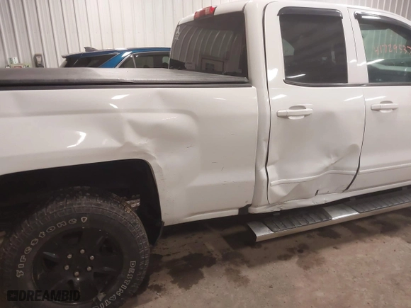 2018 Chevrolet Silverado 1500 LT with VIN 2GCVKREC6J1109169, listed as a IAAI auction lot 41729537 with 76,380 mi miles. Bid and sale history available at carsss.com. Image 19.
