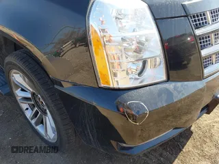 2014 Cadillac Escalade ESV Premium z VIN 1GYS4JEF7ER143539, wystawiony jako IAAI lot #41802142 z przebiegiem 174 584 mil mil oraz . Historia ofert i sprzedaży dostępna na DreamBid. Obrazek 20.