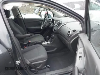 2016 Chevrolet Trax LS with VIN 3GNCJNSB8GL233537, listed as a IAAI auction lot 41574936 with 101,301 mi miles. Bid and sale history available at carsss.com. Image 5.