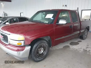 2000 GMC New Sierra 1500 SL with VIN 2GTEC19V8Y1273317, listed as a IAAI auction lot 41290873 with 392,324 mi miles. Bid and sale history available at carsss.com. Image 2.