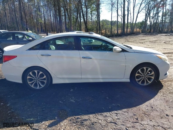 2014 Hyundai Sonata SE with VIN 5NPEC4AC8EH862115, listed as a IAAI auction lot 41869068 with 137,907 mi miles. Bid and sale history available at carsss.com. Image 13.