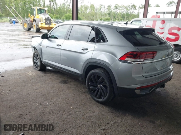 2023 Volkswagen Atlas SE z VIN 1V2HE2CA0PC222291, wystawiony jako IAAI lot #42431536 z przebiegiem 23 114 mil mil oraz . Historia ofert i sprzedaży dostępna na DreamBid. Obrazek 3.