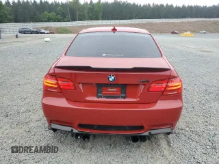 2010 BMW M3 z VIN WBSWD9C58AP362735, wystawiony jako Copart lot #54512815 z przebiegiem 99 924 mil mil oraz Szkody całkowita. Historia ofert i sprzedaży dostępna na DreamBid. Obrazek 6.
