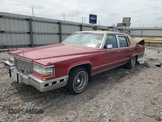 1991 Cadillac Brougham z VIN 1G6DW5474MR703030, wystawiony jako Copart lot #64687894 z przebiegiem 161 866 mil mil oraz Szkody całkowita. Historia ofert i sprzedaży dostępna na DreamBid. Obrazek 1.