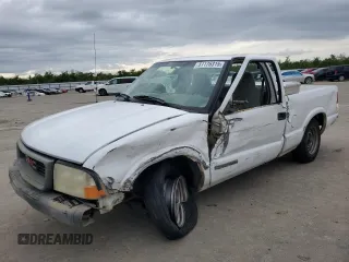 1998 GMC Sonoma with VIN 1GTCS1447WK523961, listed as a Copart auction lot 51176315 with 196,908 mi miles and Salvage Title. Bid and sale history available at carsss.com. Image 1.
