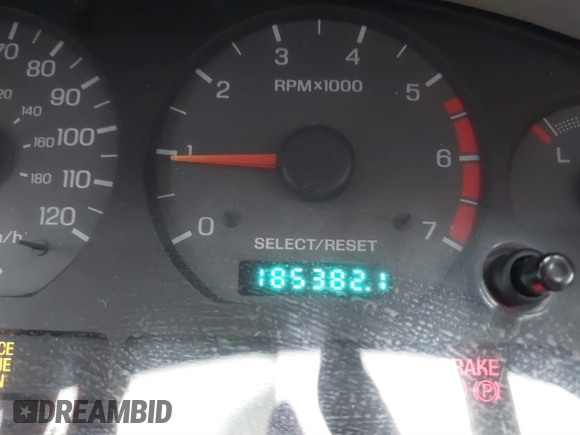1999 Ford Mustang z VIN 1FAFP4049XF152937, wystawiony jako IAAI lot #41570514 z przebiegiem 185 382 mil mil oraz . Historia ofert i sprzedaży dostępna na DreamBid. Obrazek 16.