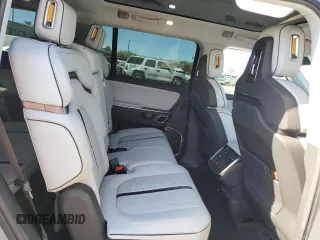 2023 Rivian R1S Adventure z VIN 7PDSGABA1PN021963, wystawiony jako Copart lot #43451105 z przebiegiem 165 mil mil oraz Szkody całkowita. Historia ofert i sprzedaży dostępna na DreamBid. Obrazek 11.
