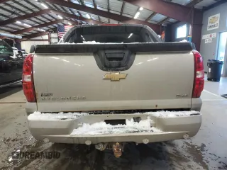 2008 Chevrolet Avalanche LTZ z VIN 3GNFK12338G294686, wystawiony jako Copart lot #41976675 z przebiegiem 143 713 mil mil oraz Czysty tytuł • Clean title. Historia ofert i sprzedaży dostępna na DreamBid. Obrazek 6.