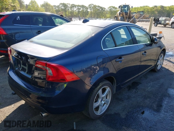 2013 Volvo S60 T5 Premier with VIN YV1612FS5D2189034, listed as a IAAI auction lot 42055704 with 134,225 mi miles. Bid and sale history available at carsss.com. Image 4.