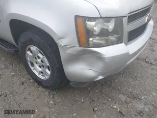 2010 Chevrolet Suburban LT with VIN 1GNUCJE04AR158661, listed as a IAAI auction lot 41960656 with 239,035 mi miles. Bid and sale history available at carsss.com. Image 6.