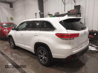2018 Toyota Highlander LE with VIN 5TDBZRFH9JS821645, listed as a IAAI auction lot 41871971 with 98,426 mi miles and . Bid and sale history available at DreamBid. Image 3.