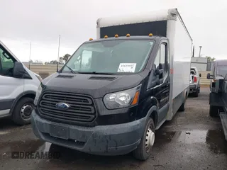 2017 Ford Transit z VIN 1FDBF9ZM4HKB18839, wystawiony jako IAAI lot #41619595 z przebiegiem 167 754 mil mil oraz . Historia ofert i sprzedaży dostępna na DreamBid. Obrazek 19.