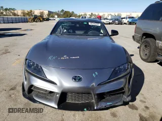 2022 Toyota Supra 3.0 z VIN WZ1DB0C05NW047232, wystawiony jako Copart lot #40346433 z przebiegiem 15 022 mil mil oraz . Historia ofert i sprzedaży dostępna na DreamBid. Obrazek 5.