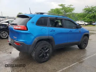 2017 Jeep Cherokee Trailhawk z VIN 1C4PJMBS1HW648716, wystawiony jako Copart lot #57490635 z przebiegiem 94 983 mil mil oraz Szkoda całkowita • Salvage title. Historia ofert i sprzedaży dostępna na DreamBid. Obrazek 3.
