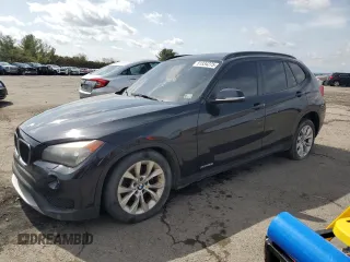 2014 BMW X1 xDrive28i z VIN WBAVL1C5XEVY20300, wystawiony jako Copart lot #51334275 z przebiegiem 175 652 mil mil oraz Tytuł czysty. Historia ofert i sprzedaży dostępna na DreamBid. Obrazek 1.