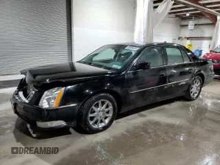 2010 Cadillac DTS 1SC z VIN 1G6KD5EY7AU128077, wystawiony jako Copart lot #58089475 z przebiegiem 203 830 mil mil oraz Szkody całkowita. Historia ofert i sprzedaży dostępna na DreamBid. Obrazek 1.
