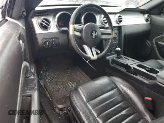 2005 Ford Mustang GT Deluxe z VIN 1ZVFT82H255237843, wystawiony jako Copart lot #44313965 z przebiegiem 128 236 mil mil oraz Szkoda całkowita • Salvage title. Historia ofert i sprzedaży dostępna na DreamBid. Obrazek 8.