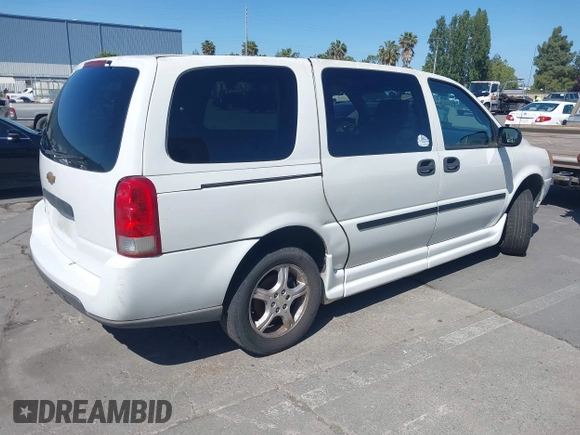2008 Chevrolet Uplander LS Fleet z VIN 1GBDV13W18D140379, wystawiony jako IAAI lot #42246118 z przebiegiem 108 897 mil mil oraz . Historia ofert i sprzedaży dostępna na DreamBid. Obrazek 4.