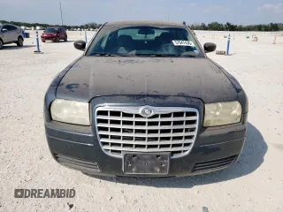 2007 Chrysler 300 z VIN 2C3KA43R37H849119, wystawiony jako Copart lot #57947435 z przebiegiem 164 045 mil mil oraz Czysty tytuł • Clean title. Historia ofert i sprzedaży dostępna na DreamBid. Obrazek 5.