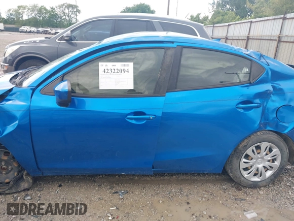 2019 Toyota Yaris L z VIN 3MYDLBYV5KY503408, wystawiony jako IAAI lot #42322094 z przebiegiem Nie podano mil oraz . Historia ofert i sprzedaży dostępna na DreamBid. Obrazek 14.