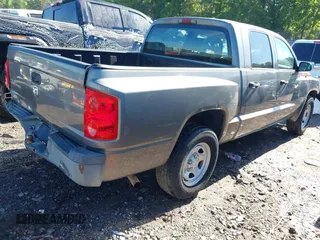 2006 Dodge Dakota ST z VIN 1D7HE28K76S560008, wystawiony jako IAAI lot #42176260 z przebiegiem 199 518 mil mil oraz . Historia ofert i sprzedaży dostępna na DreamBid. Obrazek 4.