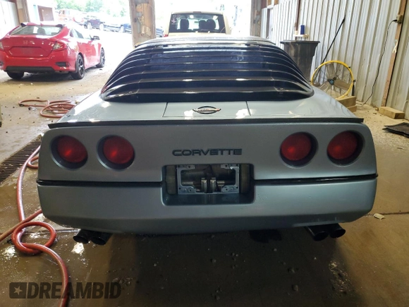 1984 Chevrolet Corvette z VIN 1G1AY0788E5113478, wystawiony jako Copart lot #60860615 z przebiegiem Nie podano mil oraz Czysty tytuł • Clean title. Historia ofert i sprzedaży dostępna na DreamBid. Obrazek 6.