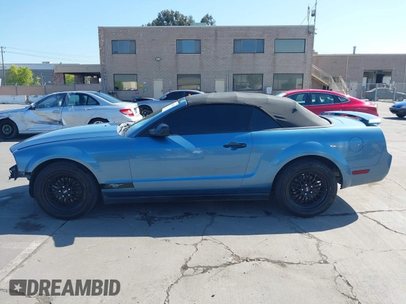 2005 Ford Mustang Deluxe with VIN 1ZVFT84N655232308, listed as a IAAI auction lot 42139250 with 200,850 mi miles. Bid and sale history available at carsss.com. Image 15.