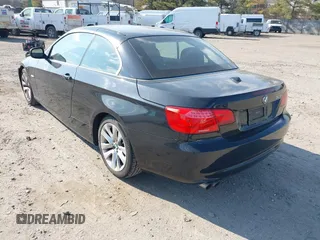 2013 BMW 3 Series 328i z VIN WBADW7C5XDE732643, wystawiony jako IAAI lot #41665789 z przebiegiem Nie podano mil oraz . Historia ofert i sprzedaży dostępna na DreamBid. Obrazek 3.