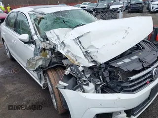 2017 Volkswagen Passat SE z VIN 1VWGT7A35HC052769, wystawiony jako IAAI lot #41687009 z przebiegiem 59 791 mil mil oraz . Historia ofert i sprzedaży dostępna na DreamBid. Obrazek 6.