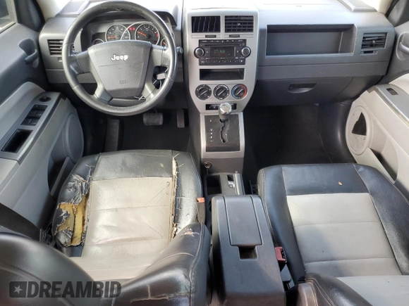 2007 Jeep Patriot Limited z VIN 1J8FF48W37D286057, wystawiony jako Copart lot #54796445 z przebiegiem 182 696 mil mil oraz Szkoda całkowita • Salvage title. Historia ofert i sprzedaży dostępna na DreamBid. Obrazek 8.