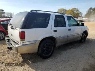 2000 GMC Jimmy Diamond Edition Luxury with VIN 1GKDT13W0Y2131772, listed as a Copart auction lot 50996535 with 256,958 mi miles and Salvage Title. Bid and sale history available at carsss.com. Image 3.