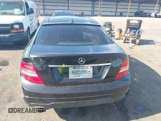 2013 Mercedes-Benz C 250 z VIN WDDGJ4HB1DF990996, wystawiony jako IAAI lot #42364935 z przebiegiem 108 916 mil mil oraz . Historia ofert i sprzedaży dostępna na DreamBid. Obrazek 16.