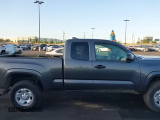 2020 Toyota Tacoma SR with VIN 3TYRX5GN0LT000913, listed as a IAAI auction lot 42520385 with 44,381 mi miles and . Bid and sale history available at DreamBid. Image 13.