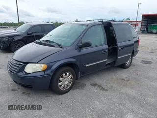 2007 Chrysler Town & Country Touring z VIN 2A4GP54L37R210162, wystawiony jako IAAI lot #42414404 z przebiegiem 276 516 mil mil oraz . Historia ofert i sprzedaży dostępna na DreamBid. Obrazek 2.