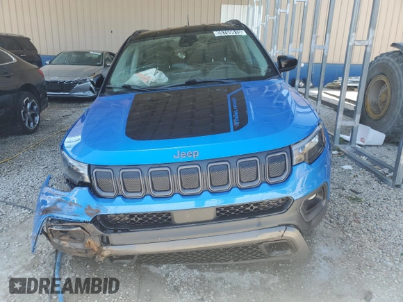 2022 Jeep Compass Trailhawk z VIN 3C4NJDDB1NT167161, wystawiony jako Copart lot #55769615 z przebiegiem 44 557 mil mil oraz Czysty tytuł • Clean title. Historia ofert i sprzedaży dostępna na DreamBid. Obrazek 5.