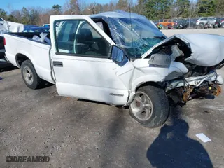 2003 Chevrolet S-10 LS with VIN 1GCCS19X638195489, listed as a IAAI auction lot 41893406 with 67,997 mi miles. Bid and sale history available at carsss.com. Image 1.
