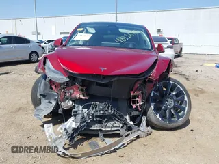 2024 Tesla Model Y Long Range z VIN 7SAYGDEEXRA236065, wystawiony jako IAAI lot #41834658 z przebiegiem 20 313 mil mil oraz . Historia ofert i sprzedaży dostępna na DreamBid. Obrazek 13.