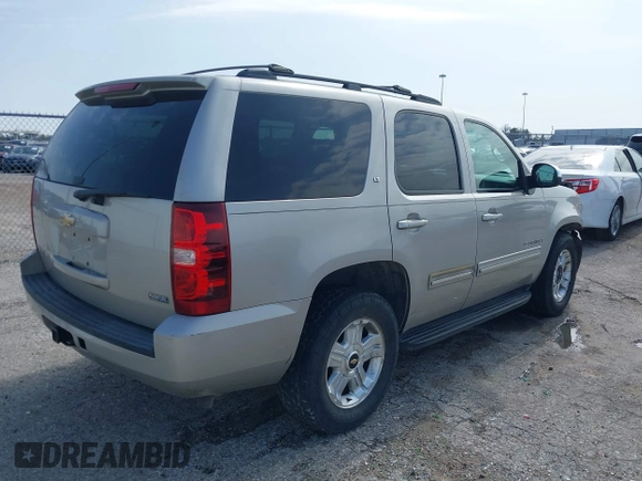 2009 Chevrolet Tahoe 2LT z VIN 1GNEC23379R258434, wystawiony jako IAAI lot #41558672 z przebiegiem 133 646 mil mil oraz . Historia ofert i sprzedaży dostępna na DreamBid. Obrazek 4.