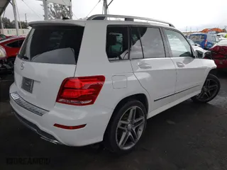2013 Mercedes-Benz GLK-Class GLK 350 with VIN WDCGG5HB8DF965084, listed as a IAAI auction lot 41788621 with 98,392 mi miles. Bid and sale history available at carsss.com. Image 4.