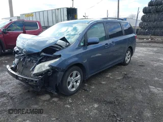 2016 Toyota Sienna LE AAS with VIN 5TDKK3DCXGS734130, listed as a IAAI auction lot 41519212 with 88,137 mi miles. Bid and sale history available at carsss.com. Image 2.