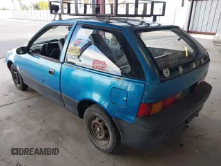1990 Geo Metro z VIN 2C1MS2469L6015529, wystawiony jako IAAI lot #41902168 z przebiegiem 95 772 mil mil oraz . Historia ofert i sprzedaży dostępna na DreamBid. Obrazek 3.
