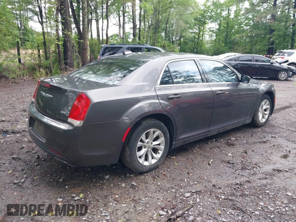 2016 Chrysler 300 Anniversary Edition z VIN 2C3CCAAG3GH141208, wystawiony jako IAAI lot #42213612 z przebiegiem 113 744 mil mil oraz . Historia ofert i sprzedaży dostępna na DreamBid. Obrazek 4.