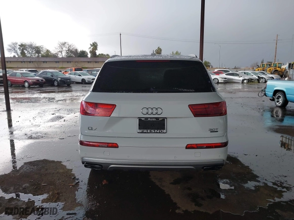 2018 Audi Q7 Premium Plus with VIN WA1LAAF73JD015035, listed as a IAAI auction lot 41782603 with 100,610 mi miles. Bid and sale history available at carsss.com. Image 16.