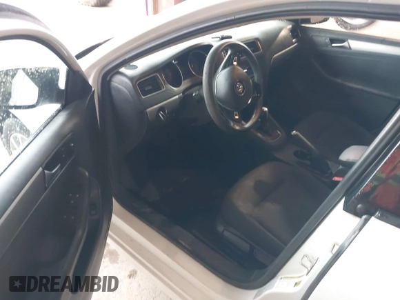 2015 Volkswagen Jetta SE с VIN 3VWD17AJ9FM271575, выставлен на аукционе IAAI как лот 42198458 с пробегом 122 161 миль миль и . История ставок и продаж доступна на DreamBid. Изображение 14.