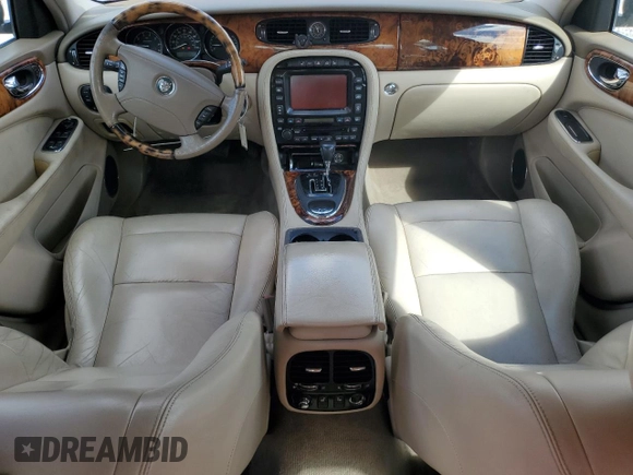 2004 Jaguar XJ R z VIN SAJWA73B84TG19080, wystawiony jako Copart lot #45059985 z przebiegiem 118 477 mil mil oraz Czysty tytuł • Clean title. Historia ofert i sprzedaży dostępna na DreamBid. Obrazek 8.