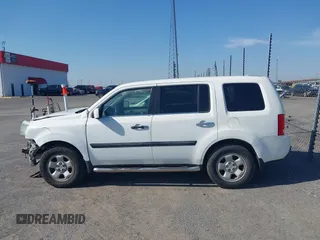 2011 Honda Pilot LX with VIN 5FNYF4H21BB094179, listed as a IAAI auction lot 42012733 with 183,546 mi miles. Bid and sale history available at carsss.com. Image 14.