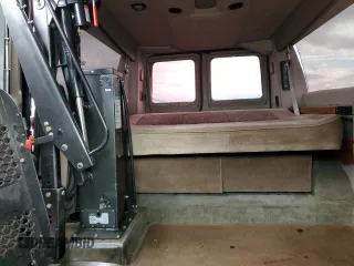 2000 Ford Econoline Cargo Recreational with VIN 1FDRE14LXYHA39870, listed as a Copart auction lot 41824065 with 112,028 mi miles and Salvage title. Bid and sale history available at DreamBid. Image 11.